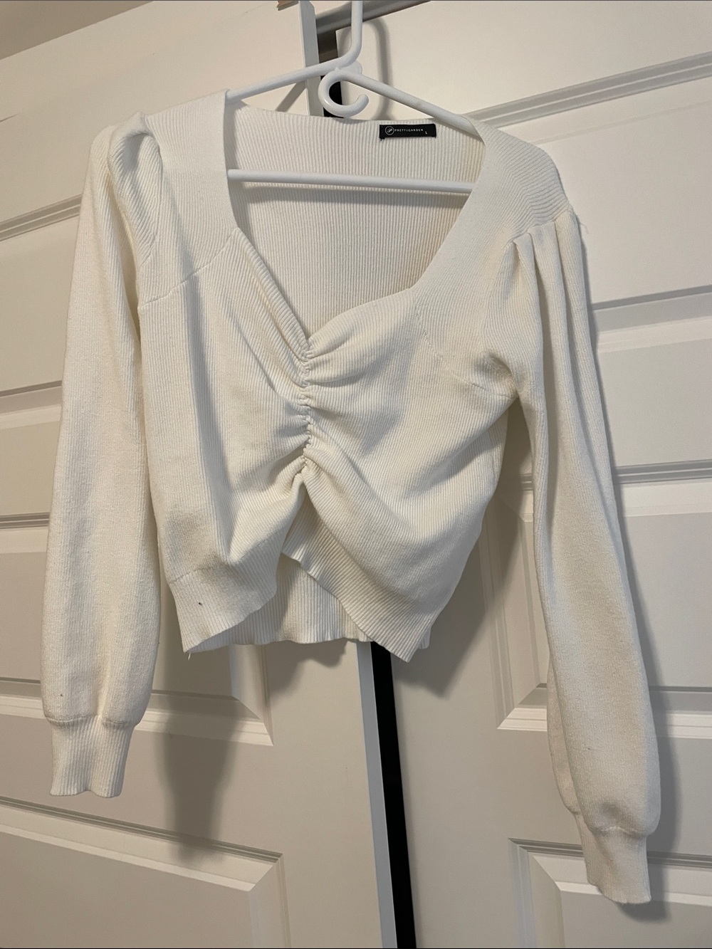 Pretty garden Cream Ruched V-Neck Long Sleeve Top